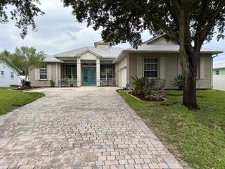 551 NW SHARPE Street, Port St. Lucie, FL 34983