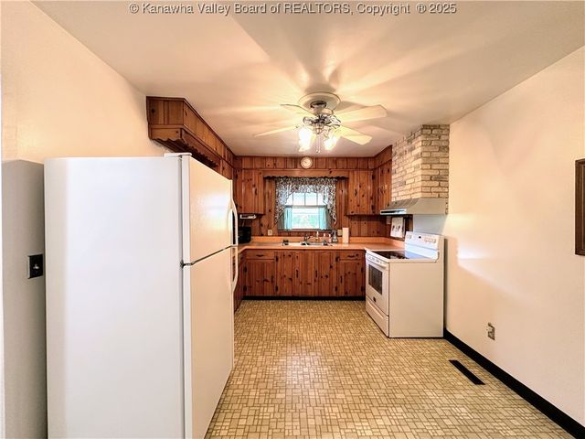 2195 Oakridge Drive, Charleston, WV 25311