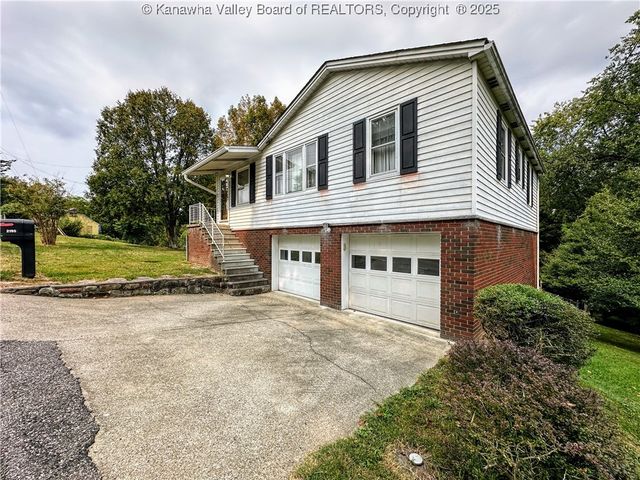 2195 Oakridge Drive, Charleston, WV 25311