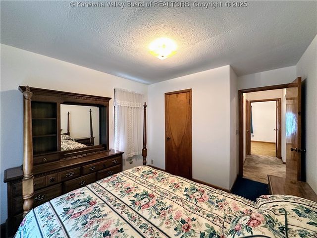 2195 Oakridge Drive, Charleston, WV 25311