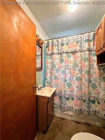 2195 Oakridge Drive, Charleston, WV 25311