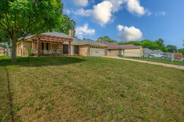 3302 Oxford Drive, Rowlett, TX 75088