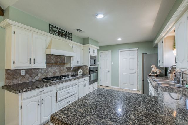 3302 Oxford Drive, Rowlett, TX 75088