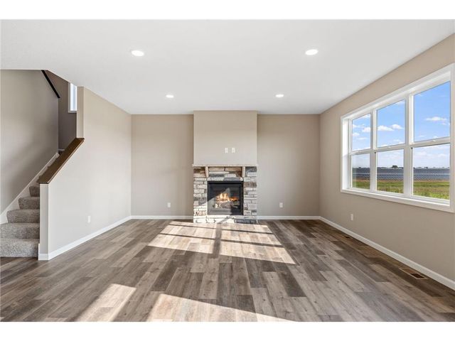 902 Pine Vale, Somerset, WI 54025