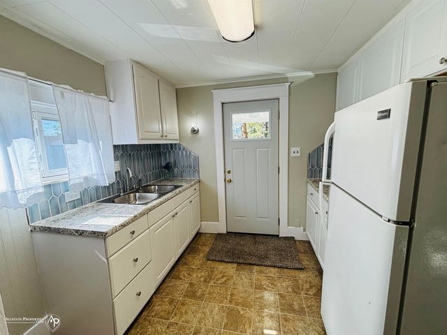 304 S State Road, Davison, MI 48423