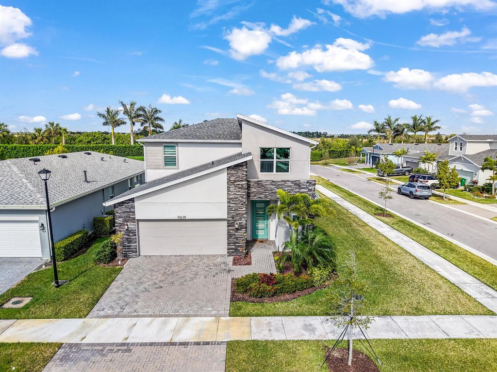 10638 SW Hensley Street, Port St. Lucie, FL 34987