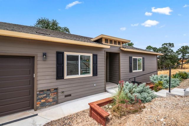 488 Woodgate Rd, Valley Springs, CA 95252