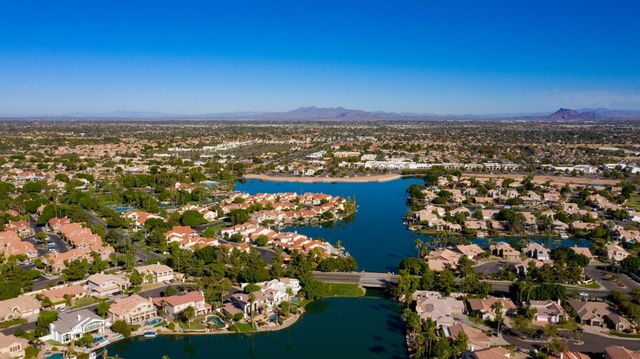 1633 E LAKESIDE Drive 63, Gilbert, AZ 85234
