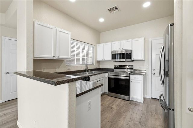 1633 E LAKESIDE Drive 63, Gilbert, AZ 85234