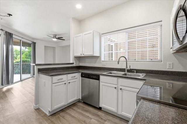 1633 E LAKESIDE Drive 63, Gilbert, AZ 85234