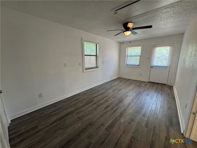 1009 S 3rd Street, Copperas Cove, TX 76522