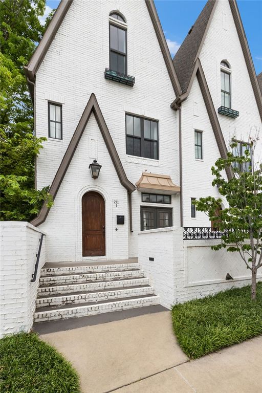 211 N Church Avenue 1, Fayetteville, AR 72701