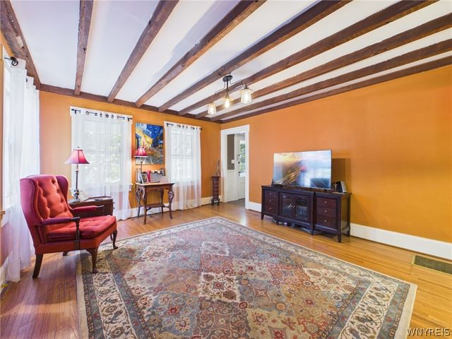 33 North Ellicott Street, Amherst, NY 14221