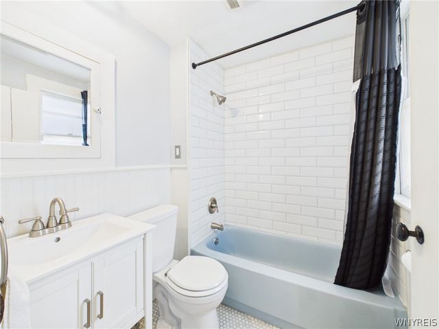 33 North Ellicott Street, Amherst, NY 14221