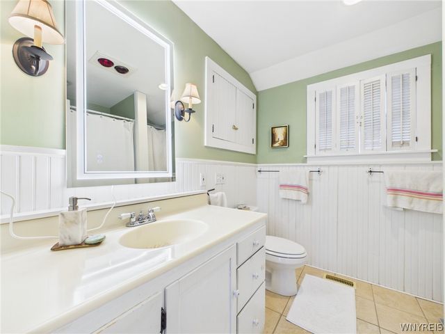 33 North Ellicott Street, Amherst, NY 14221