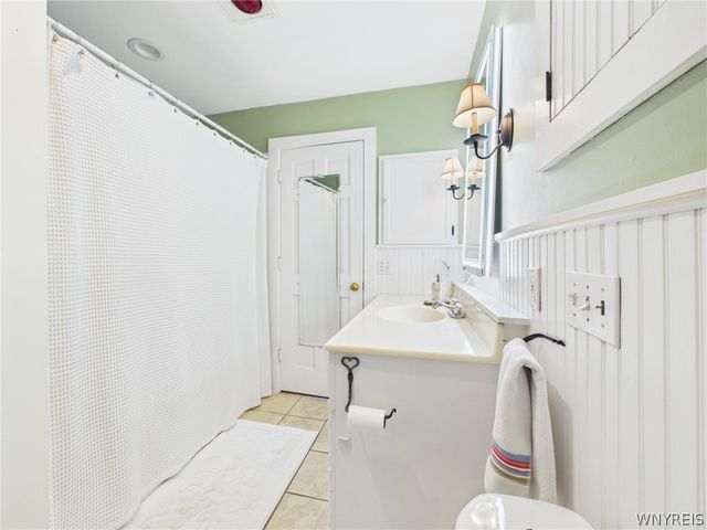 33 North Ellicott Street, Amherst, NY 14221
