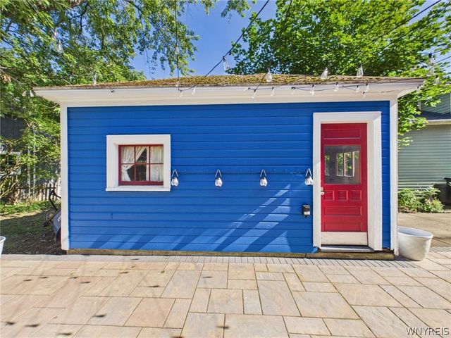 33 North Ellicott Street, Amherst, NY 14221