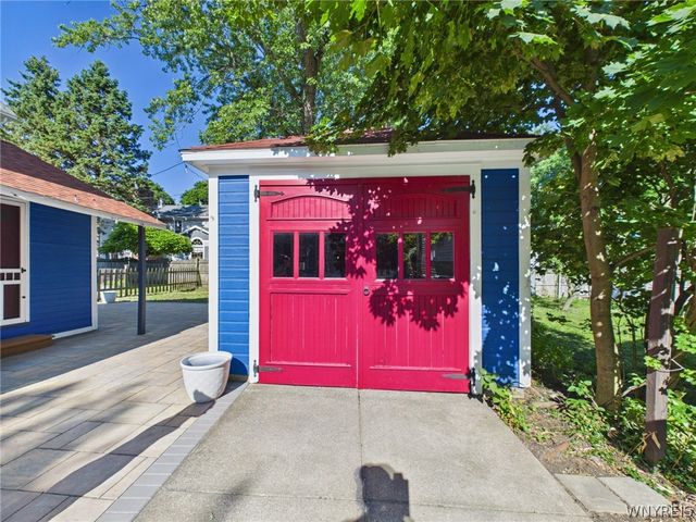 33 North Ellicott Street, Amherst, NY 14221