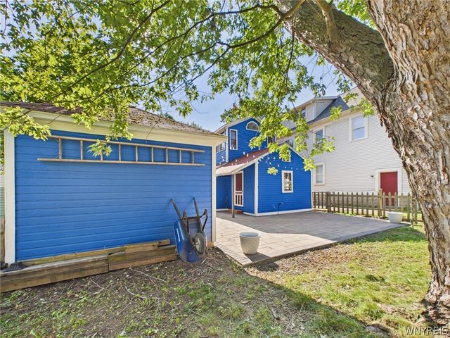 33 North Ellicott Street, Amherst, NY 14221