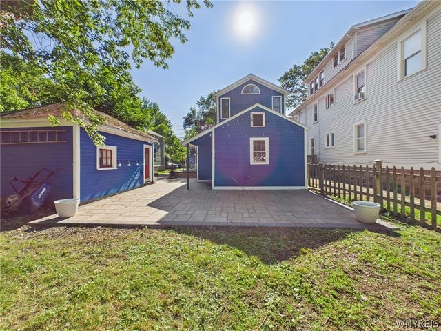 33 North Ellicott Street, Amherst, NY 14221