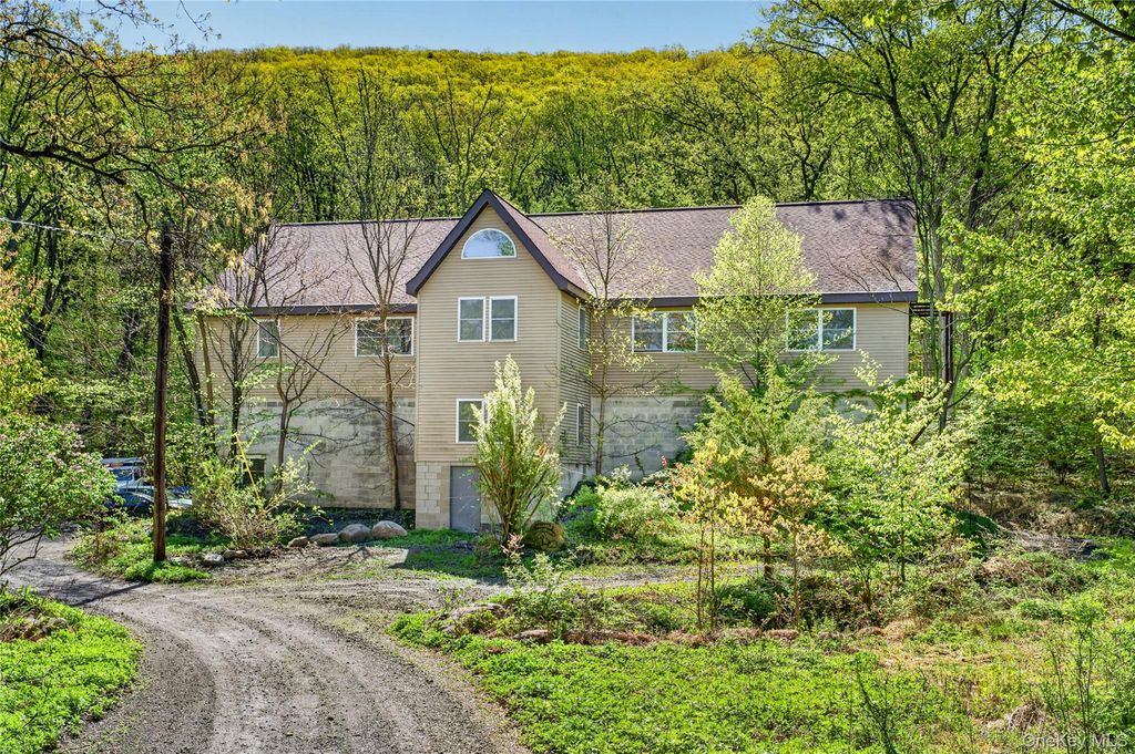 12 Summit Trail, Monroe, NY 10950