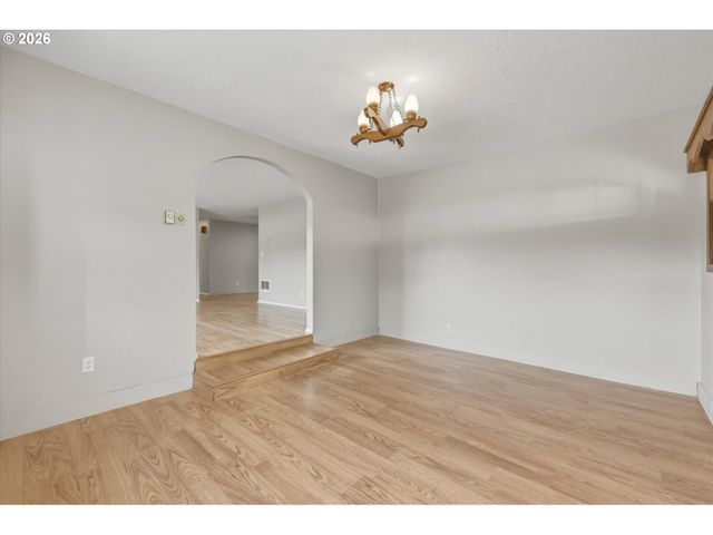3425 PENNSYLVANIA St, Longview, WA 98632