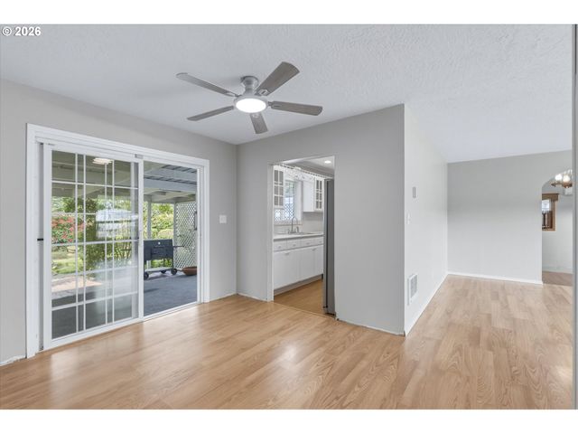3425 PENNSYLVANIA St, Longview, WA 98632