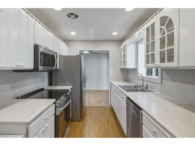 3425 PENNSYLVANIA St, Longview, WA 98632