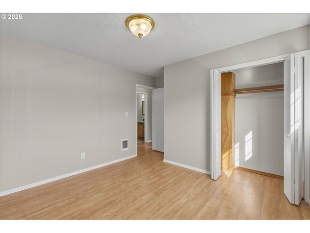3425 PENNSYLVANIA St, Longview, WA 98632