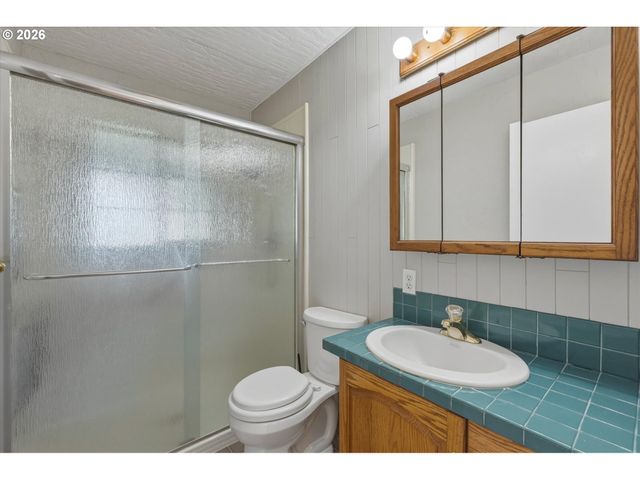 3425 PENNSYLVANIA St, Longview, WA 98632