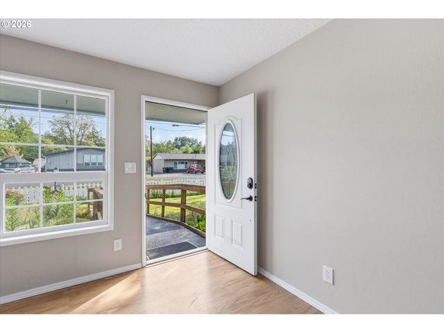 3425 PENNSYLVANIA St, Longview, WA 98632