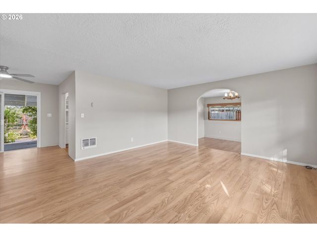 3425 PENNSYLVANIA St, Longview, WA 98632
