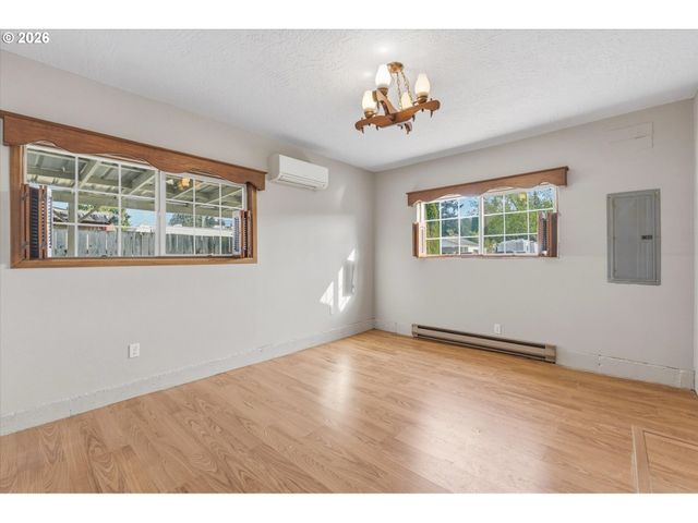 3425 PENNSYLVANIA St, Longview, WA 98632