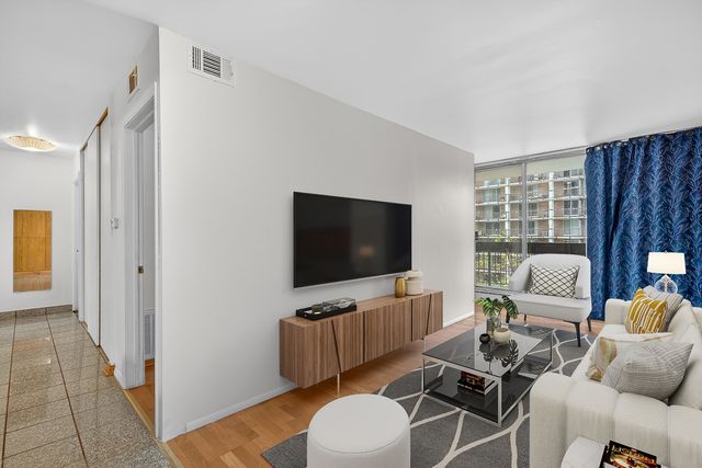 5901 N Sheridan Road 7G, Chicago, IL 60660