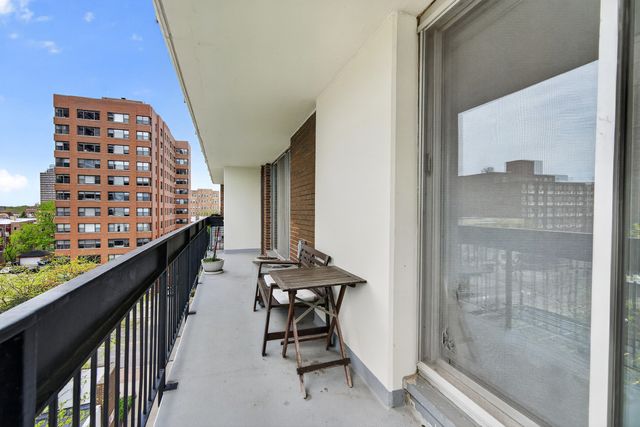 5901 N Sheridan Road 7G, Chicago, IL 60660