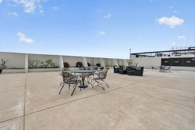 5901 N Sheridan Road 7G, Chicago, IL 60660