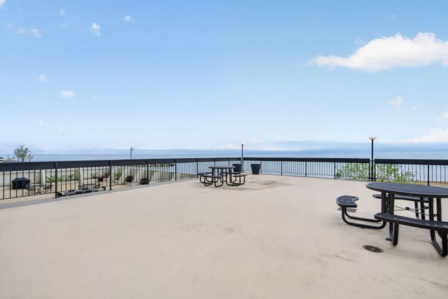 5901 N Sheridan Road 7G, Chicago, IL 60660