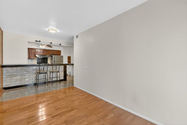 5901 N Sheridan Road 7G, Chicago, IL 60660