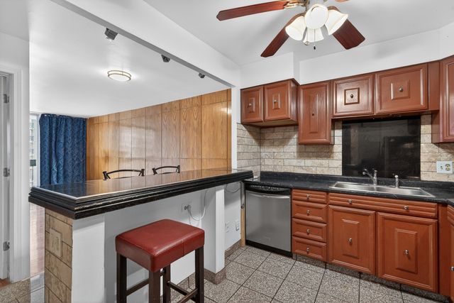 5901 N Sheridan Road 7G, Chicago, IL 60660