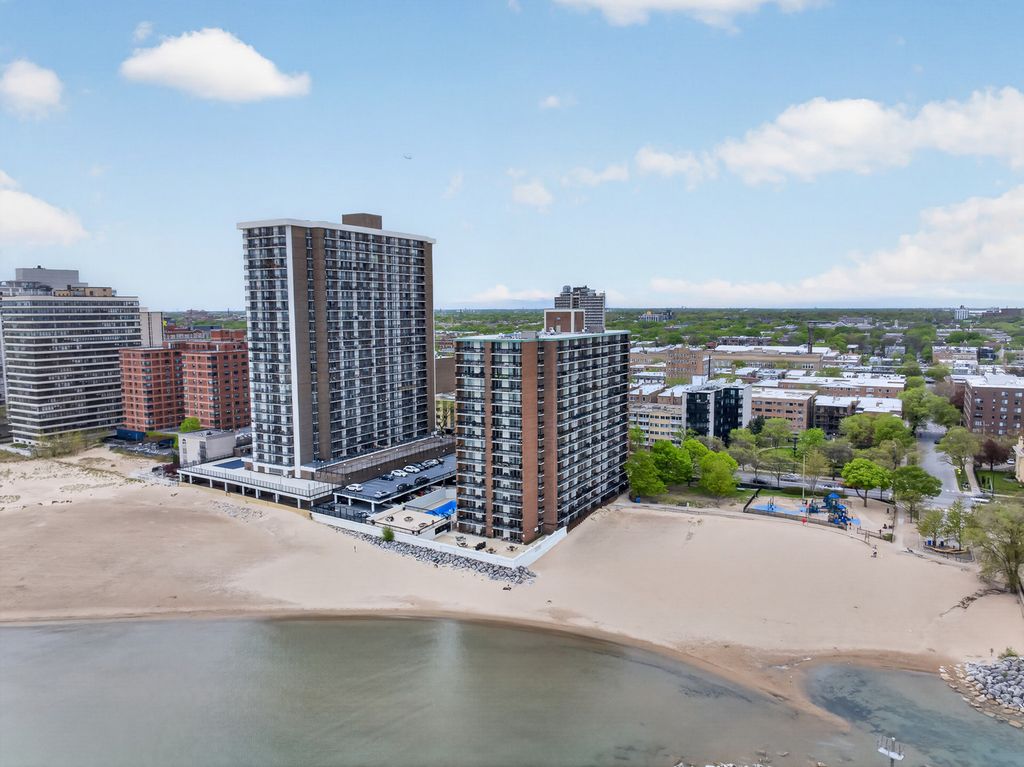 5901 N Sheridan Road 7G, Chicago, IL 60660