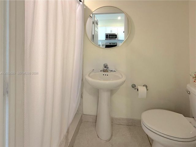 10606 W 32nd Ln, Hialeah, FL 33018