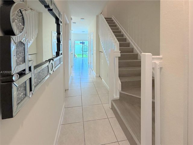 10606 W 32nd Ln, Hialeah, FL 33018