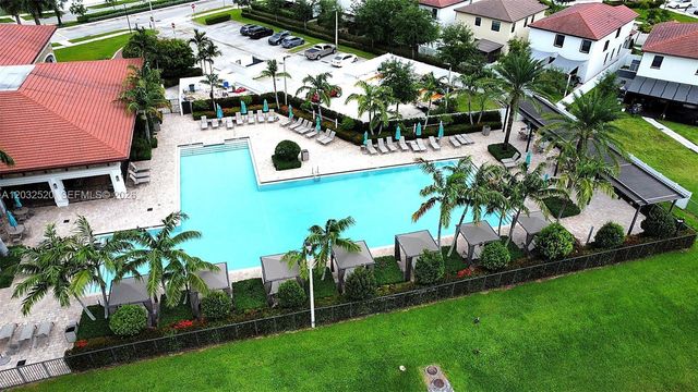 10606 W 32nd Ln, Hialeah, FL 33018