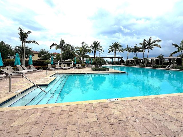 10606 W 32nd Ln, Hialeah, FL 33018