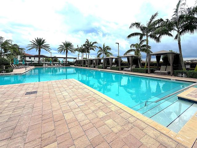 10606 W 32nd Ln, Hialeah, FL 33018
