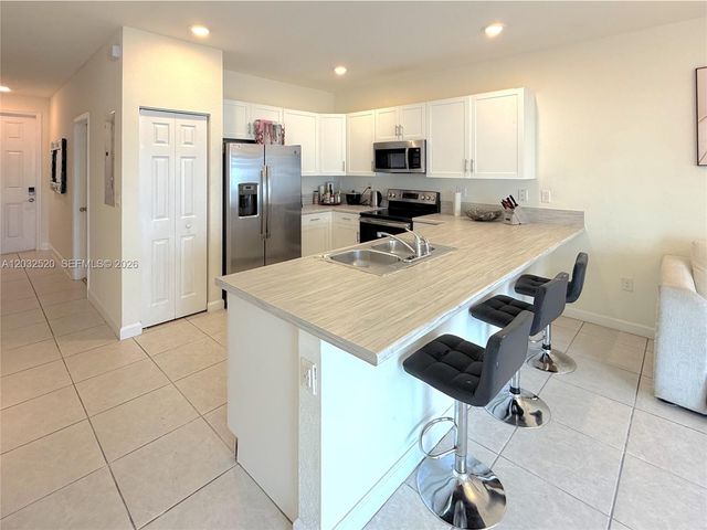10606 W 32nd Ln, Hialeah, FL 33018