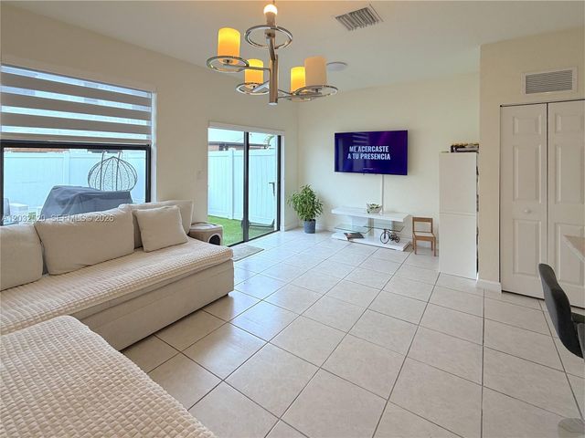 10606 W 32nd Ln, Hialeah, FL 33018