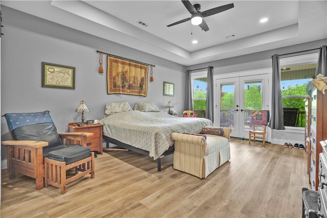 8 Hawthorn Lane, Bella Vista, AR 72715