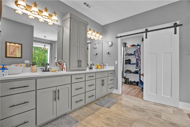 8 Hawthorn Lane, Bella Vista, AR 72715