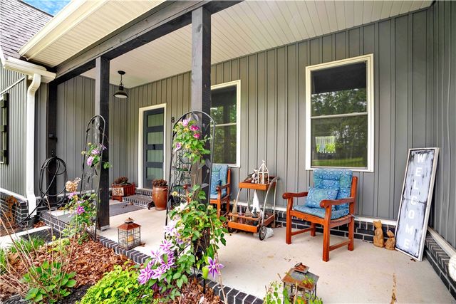 8 Hawthorn Lane, Bella Vista, AR 72715